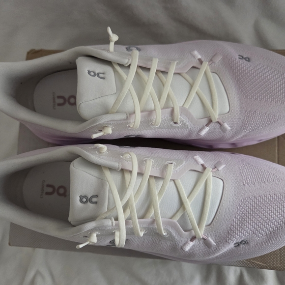 On Cloud Tilt Women Running Shoes Sneakers Ivory/Orchid Purple Size 11 NIB - Picture 3 of 9